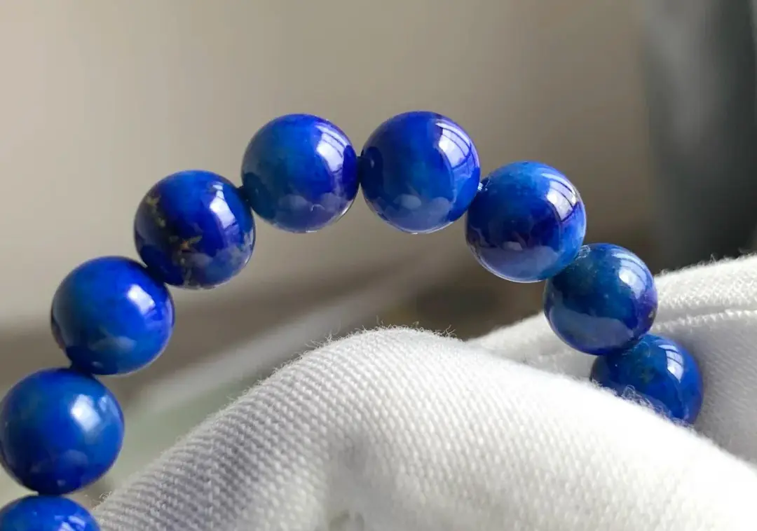 White mineral areas can occur naturally in lapis lazuli and are commonly associated with calcite.