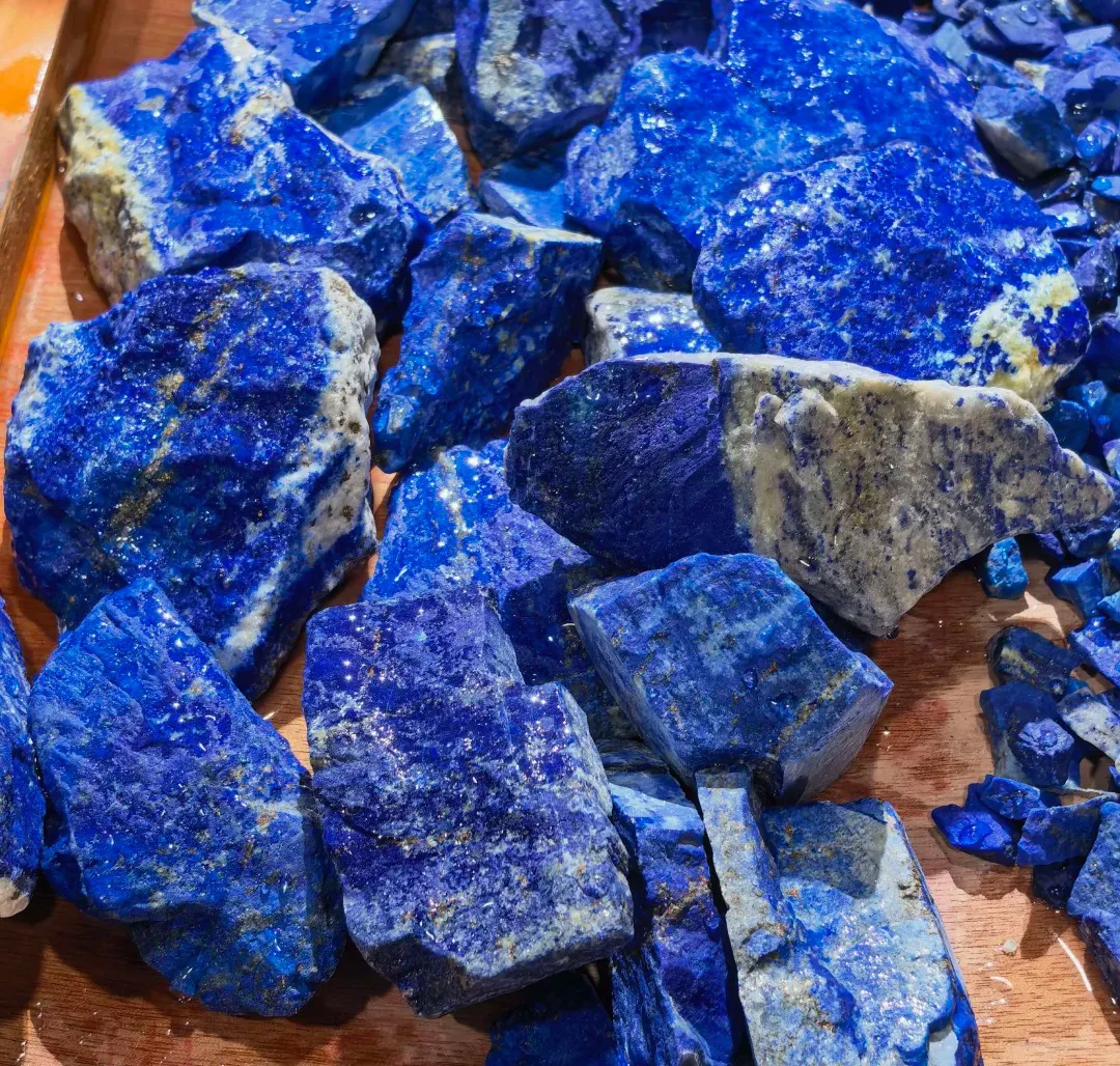 Natural lapis lazuli stones showing different blue tones and mineral patterns