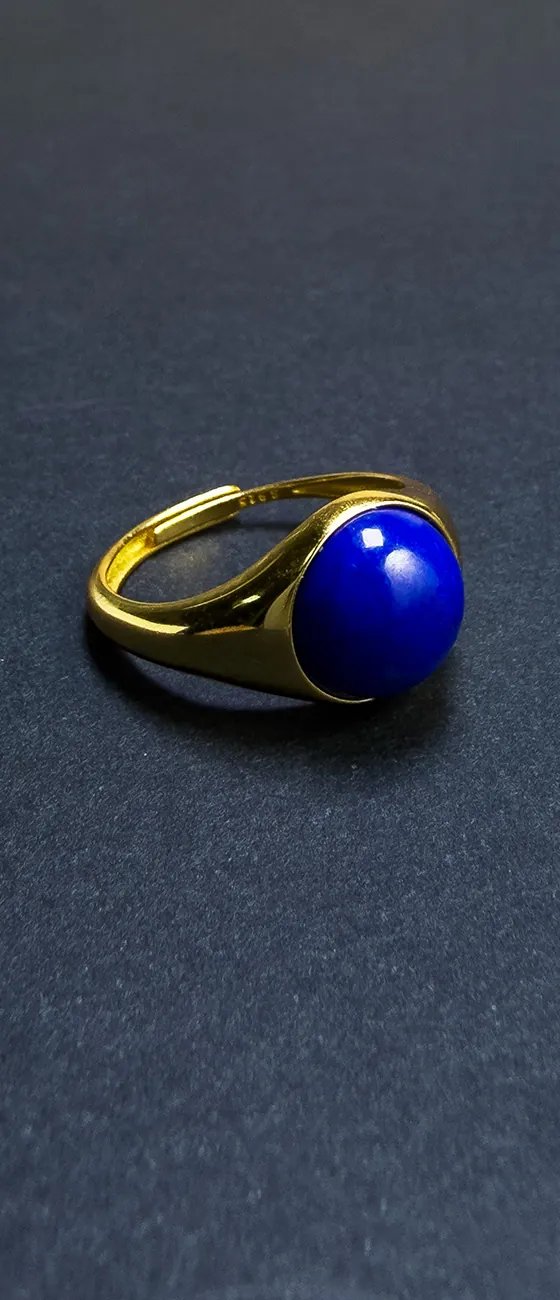 Lapis lazuli ring with round blue cabochon